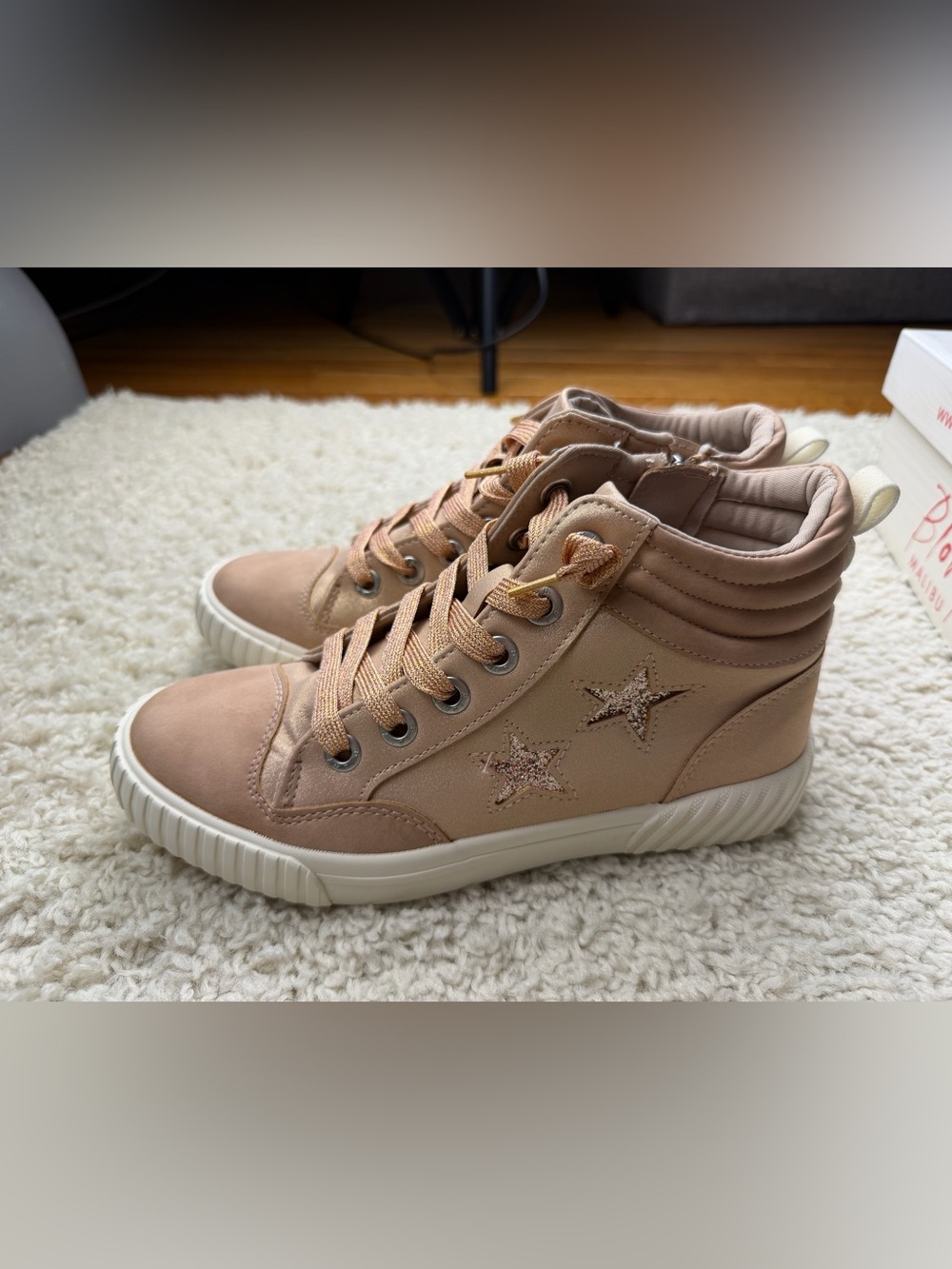 Big Kids Size 4 Wandarland Blowfish Sneakers NIB
